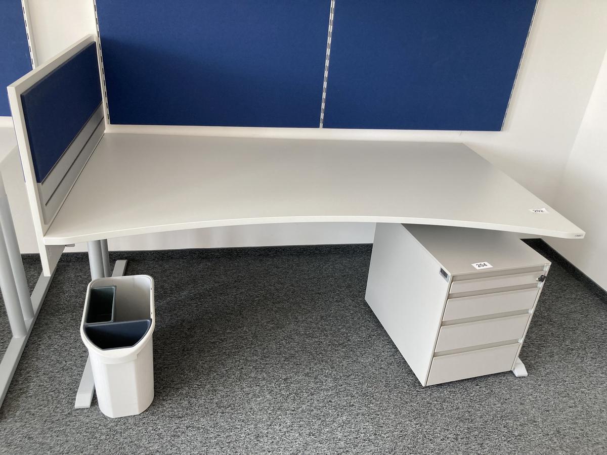 Schreibtisch ohne R&uuml;ckwand, geschwungen, mit  Seitenwand, Ma&szlig;e: ca. 160 x 85 x 100 cm?d=2026-07-28 19:39:26