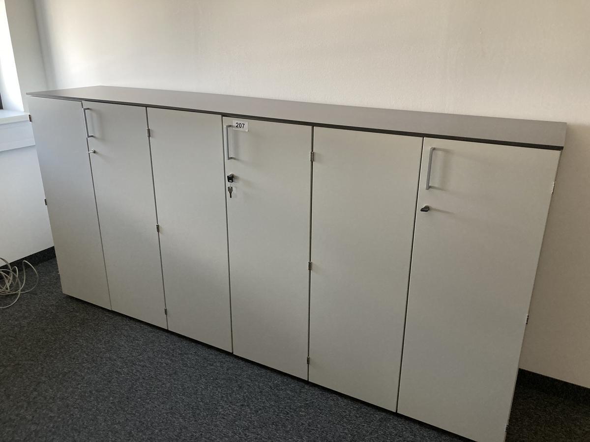 3teilige Aktenschrank-Kombination, Gesamtma&szlig;e 300 x 45 x 115 cm, Platte durchgehend?d=2026-07-28 18:38:22
