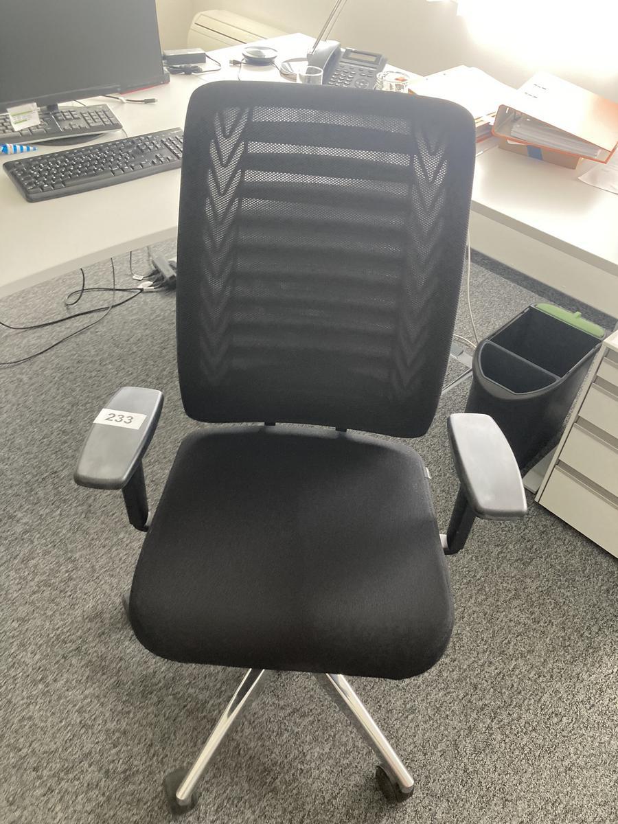B&uuml;rodrehstuhl mit Armlehnen?d=2026-07-28 18:38:02