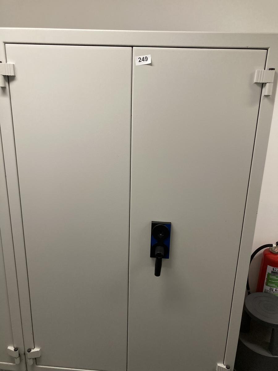 Feuerfester Akten- und Wertpapierschrank, Ma&szlig;e: ca. 126 x 60 x 195 cm?d=2026-07-28 18:38:20