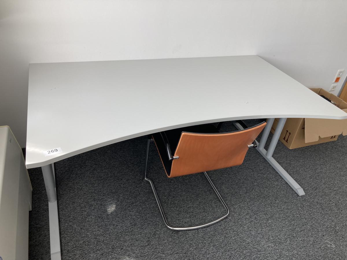 Schreibtisch ohne R&uuml;ckwand, geschwungen, Ma&szlig;e: ca. 180 x 85 x 100 cm?d=2026-07-28 19:40:04