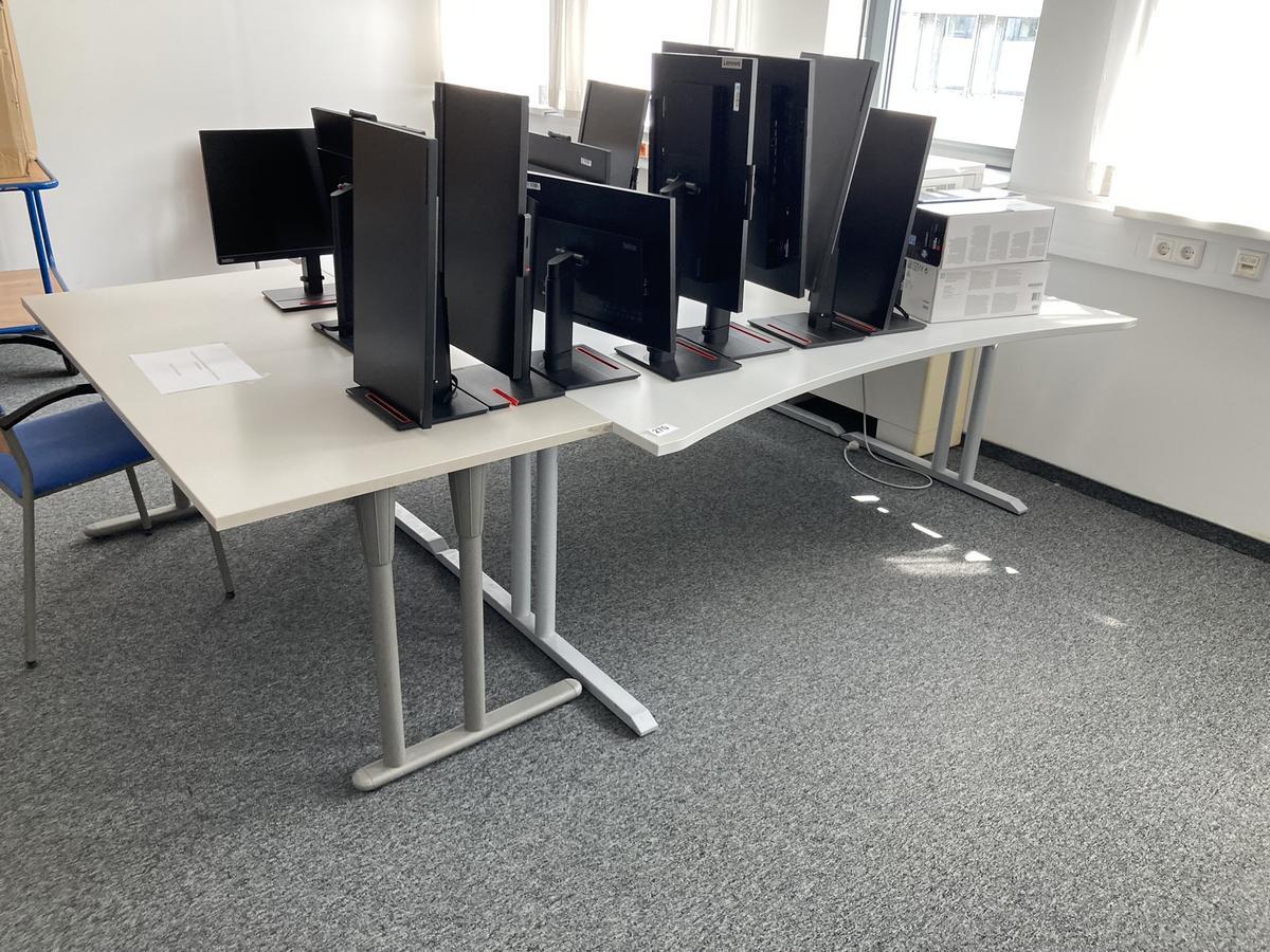Schreibtisch ohne R&uuml;ckwand, geschwungen, Ma&szlig;e: ca. 180 x 85 x 100 cm?d=2026-07-28 22:01:27