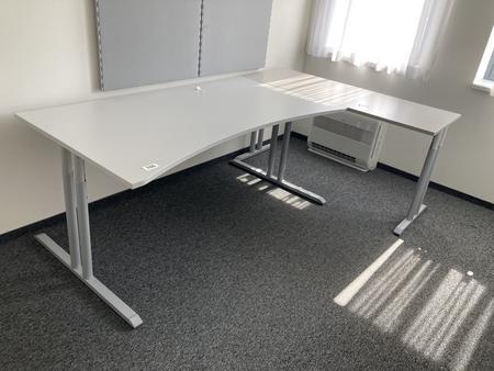 Schreibtisch ohne R�ckwand, geschwungen, Ma�e: ca. 160 x 85 x 100 cm