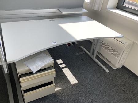 Schreibtisch ohne R�ckwand, geschwungen, Ma�e: ca. 160 x 85 x 100 cm