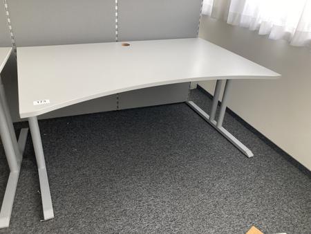 Schreibtisch ohne R�ckwand, geschwungen, Ma�e: ca. 160 x 85 x 100 cm