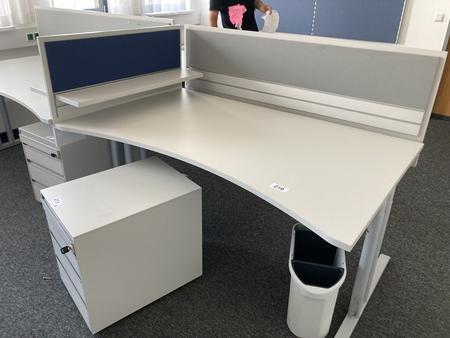 Schreibtisch mit R�ckwand, geschwungen, Ma�e: ca. 160 x 85 x 100 cm