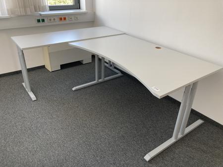 Schreibtisch ohne R�ckwand, geschwungen, mit Beistelltisch, Ma�e: ca. 160 x 85 x 100 cm