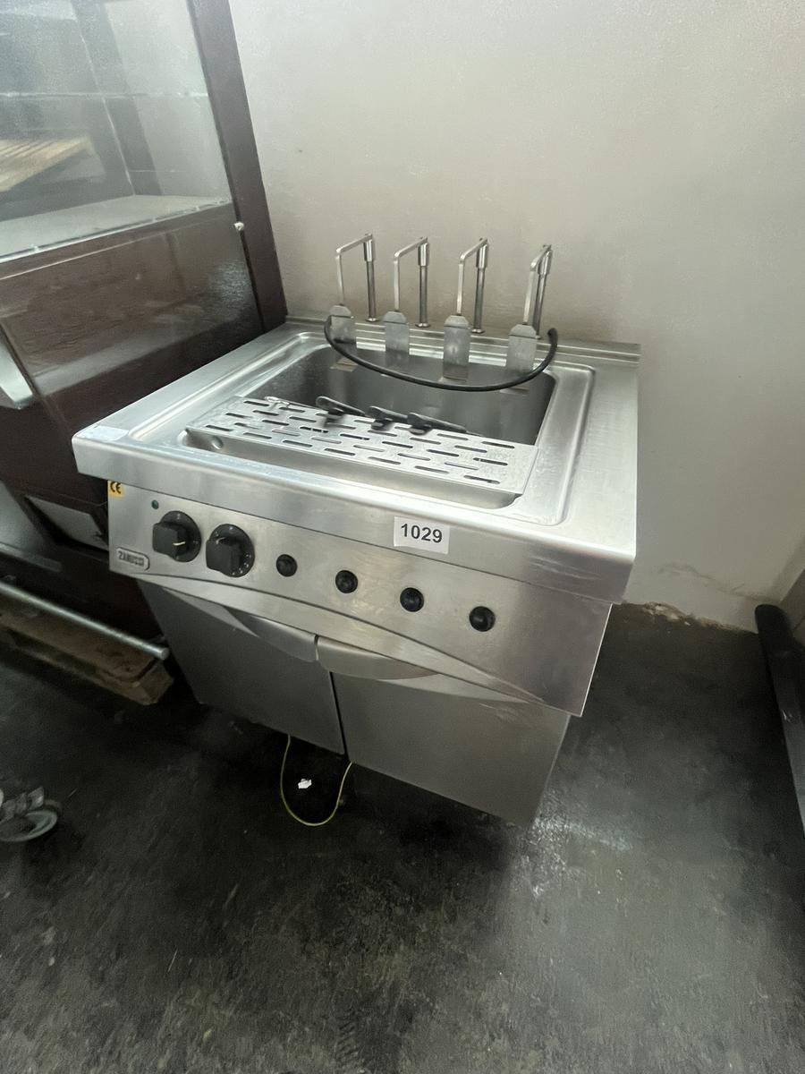 Zanussi Nudelkocher ca. 81 x 73 x 90 cm mit 4 Eins&auml;tzen?d=2026-07-28 19:39:18