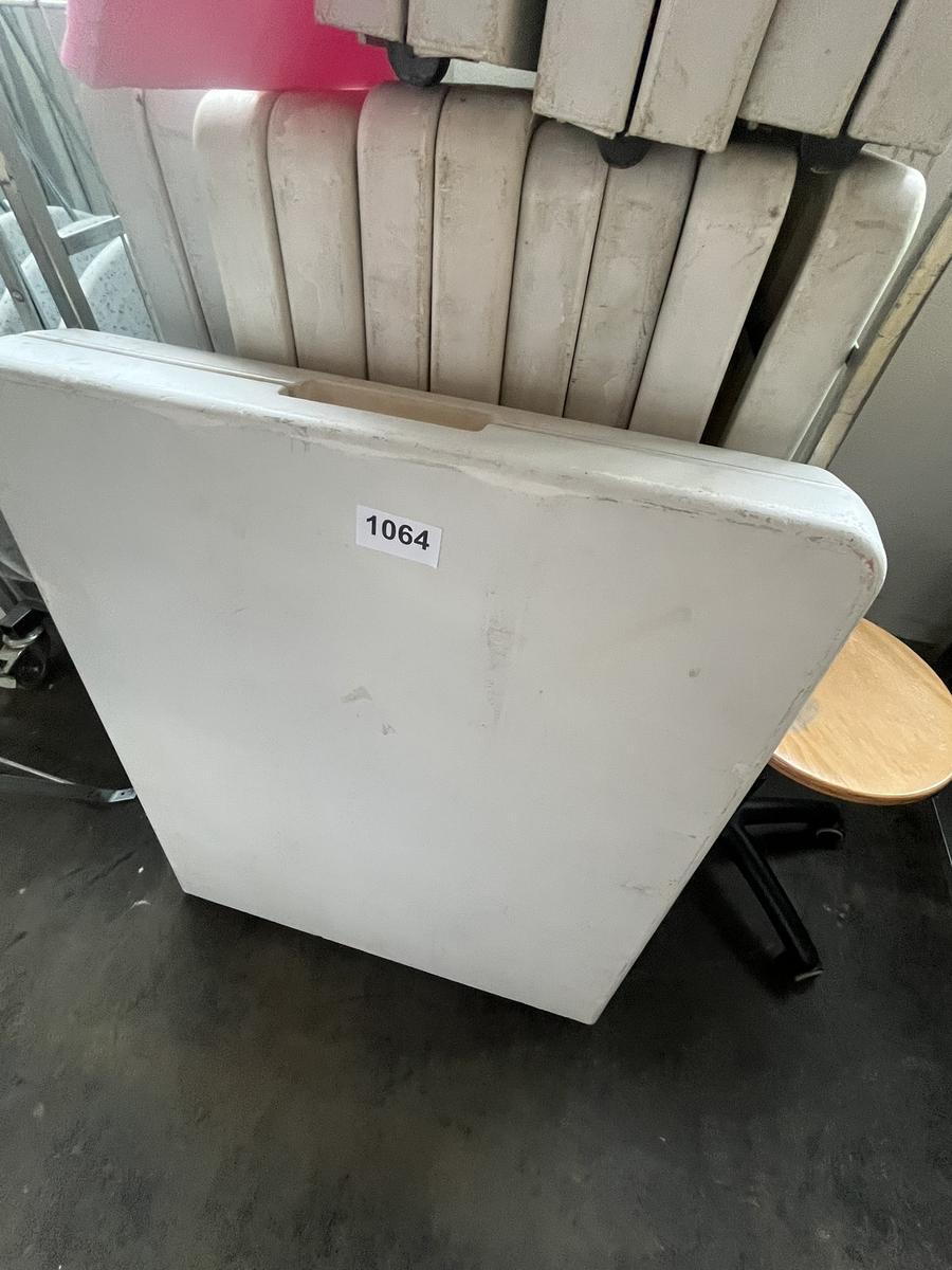 ca. 9 Stk klappbare Buffettische in Kunststoff ca. 75 x 180 cm mit Rollwagen?d=2026-07-28 20:53:13