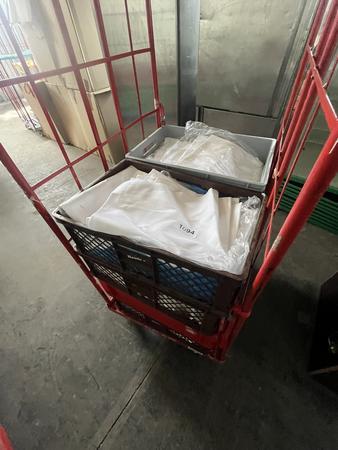8 Boxen mit Tischw�sche