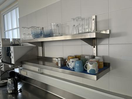 Edelstahlh�ngeregal 2 Fachebene ca. 175/55 cm plus Mikrowellenablage