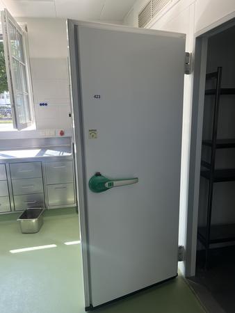K�hlhaust�re mit Schraubbeschlag ca. 800/2000/100 mm VIESSMANN